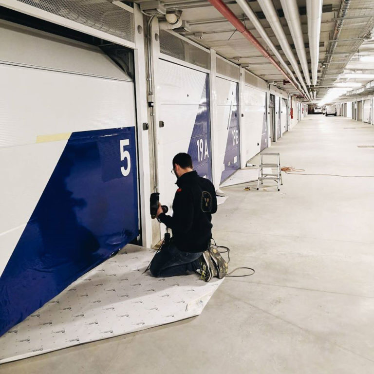 My Wrapping: Personalizzazione grafica di Interior autorimessa in complesso edilizio a Roma